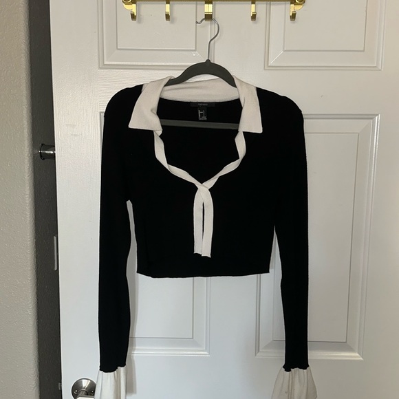 Long sleeve collar black and white top - Picture 1 of 3